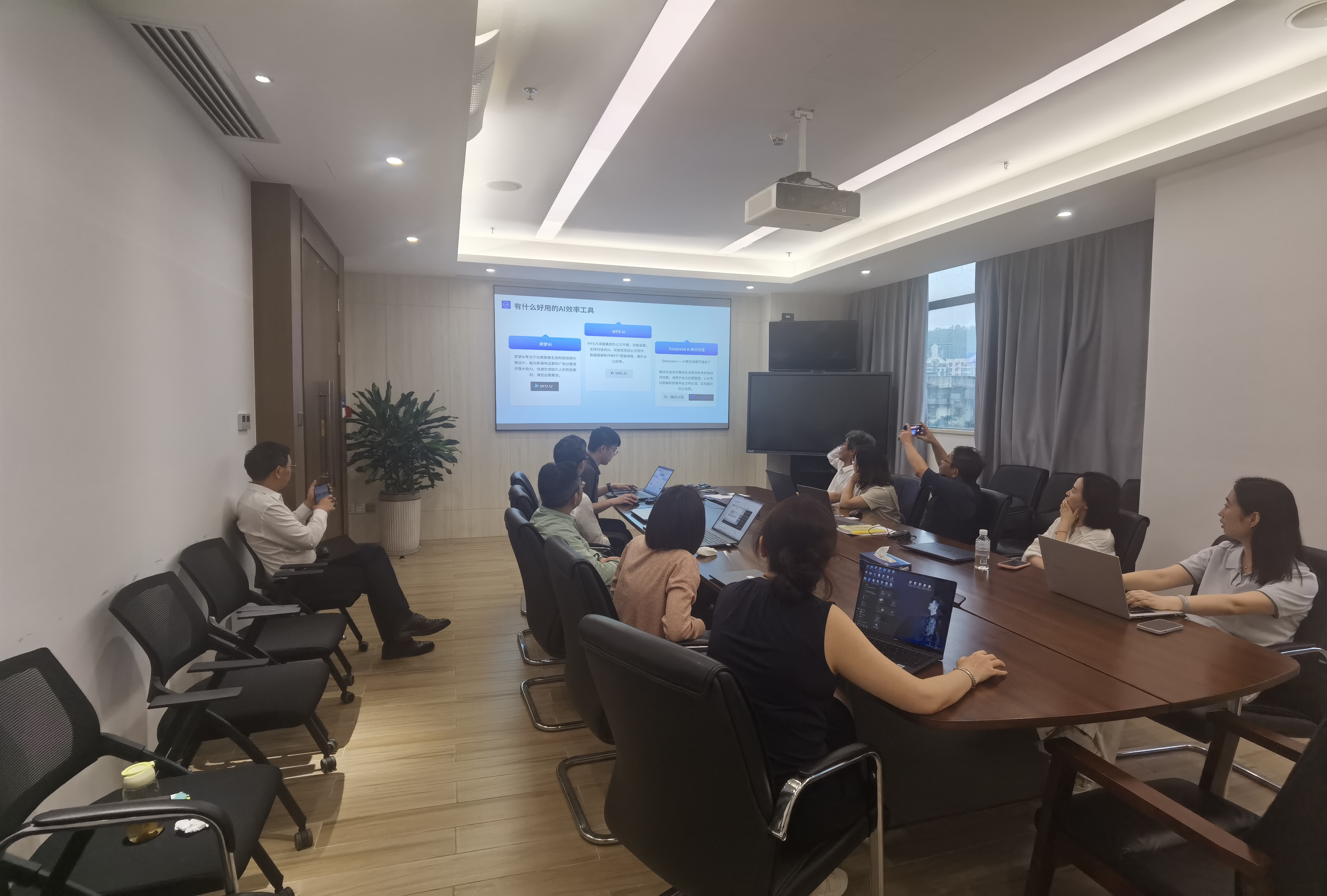 AI办公分享会照片.jpg