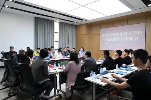 校企共培 未来可期丨XPJ官网股份召开2023届实习生座谈会